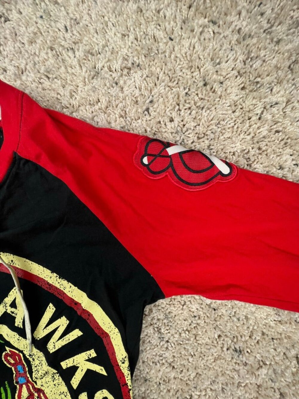Chicago Blackhawks Majestic T-shirt Medium NHL Women’s Red Black w Logo L/S - Picture 7 of 10